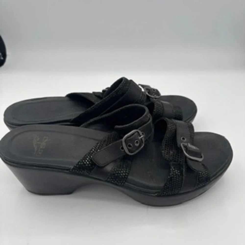 Dansko Wedge‎ Sandals Womens Sz 40 Black Leather Buckle Comfort Shoes